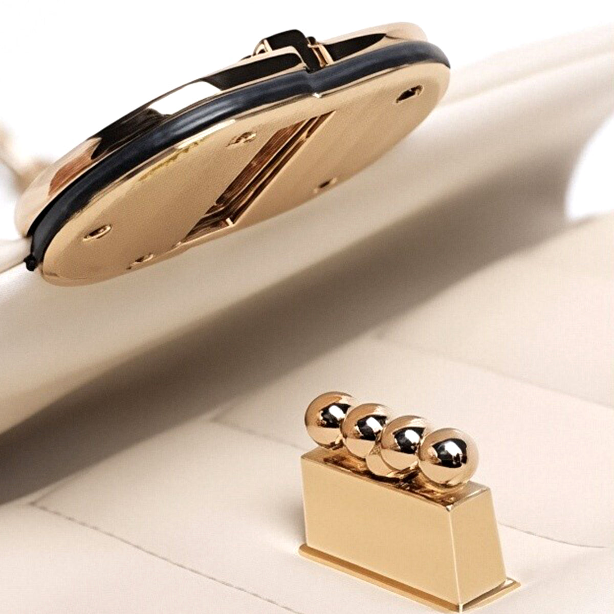 Elegant Metal Chain Underarm Bag